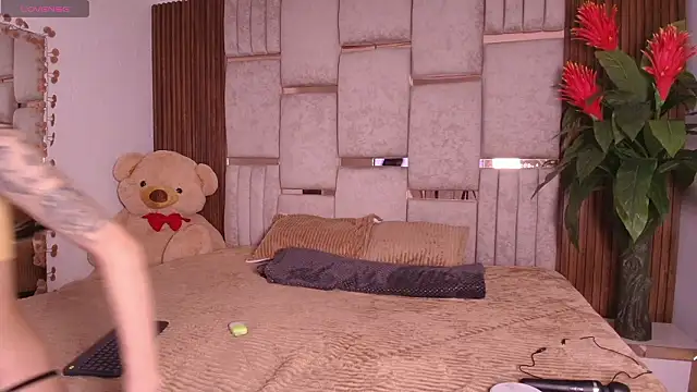 Snapshot of Zoe_dim chatting on February 23, 2026, 1:19 pm Zoe dim online show from February 23, 2026, 1:19 pm