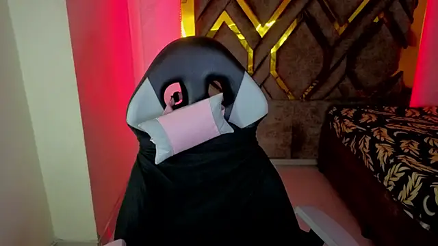 Luvienne online show from February 2, 2026, 6:50 pm