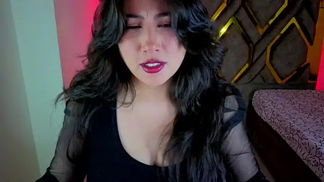 Luvienne online show from February 16, 2026, 8:27 pm