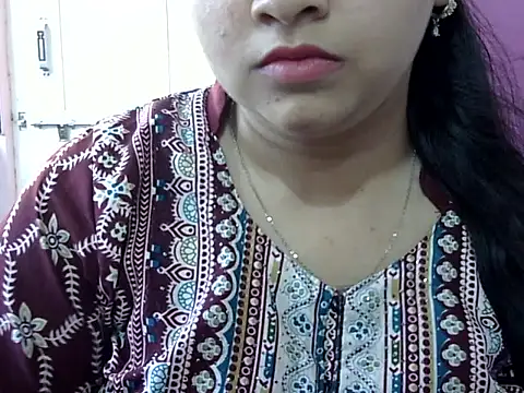 Cute Aliyaa online show from May 9, 2026, 11:48 am