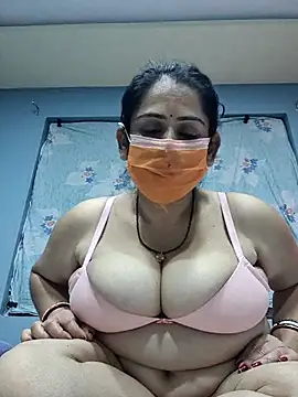 diyam4002 online show from February 17, 2026, 12:56 pm