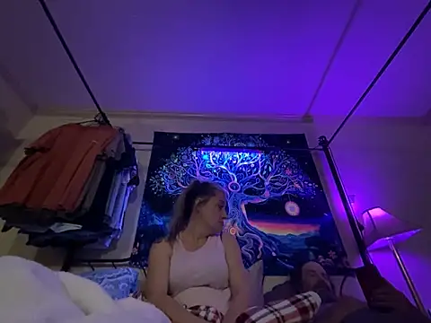 Sunflower0025 online show from April 4, 2026, 1:15 am