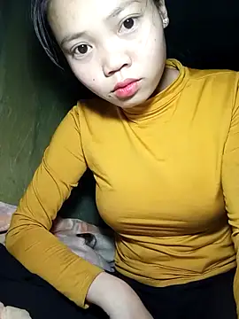 derylove  online show from February 13, 2026, 7:10 pm