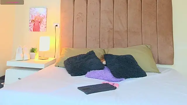 LANA LARSEN online show from March 25, 2026, 11:38 am