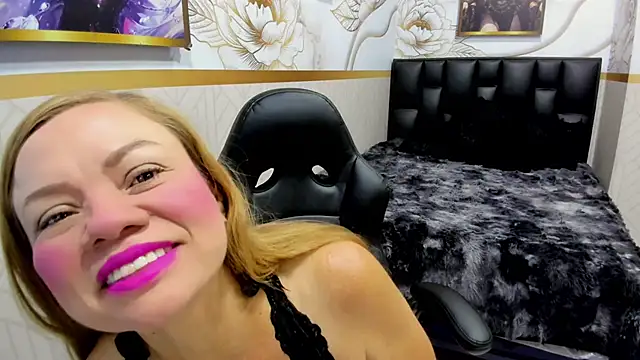 alicee  mature online show from May 5, 2026, 7:33 pm