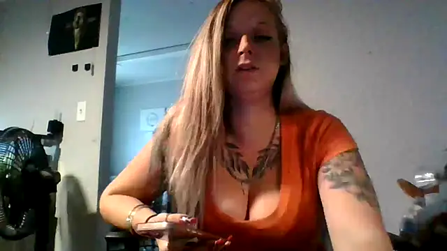 Snapshot of Gypsymomma17 chatting on June 11, 2026, 8:51 pm Gypsymomma17 online show from June 11, 2026, 8:51 pm