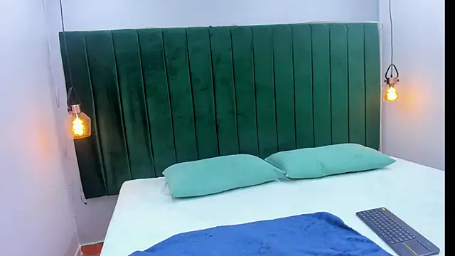 Ema-Horny online show from February 5, 2026, 1:49 pm