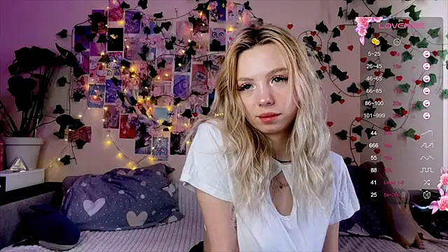 Akari-moon online show from April 11, 2026, 7:45 am