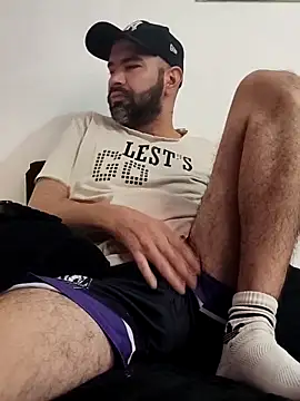 hairyandbigmann online show from February 5, 2026, 2:33 pm