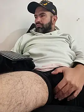 hairyandbigmann online show from February 10, 2026, 2:21 pm