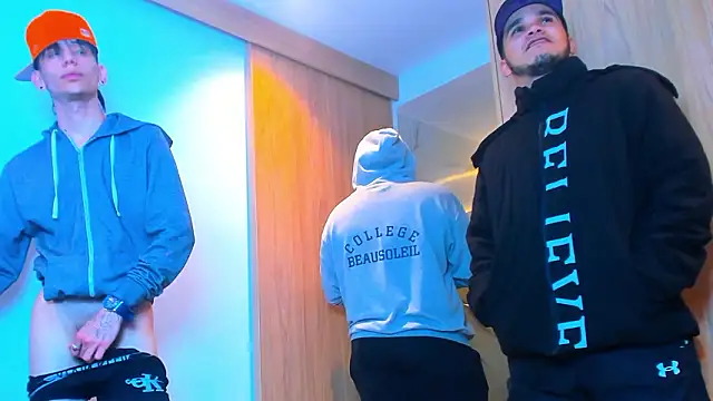 Snapshot of TheBatMansion chatting on February 15, 2026, 5:59 am TheBatMansion online show from February 15, 2026, 5:59 am