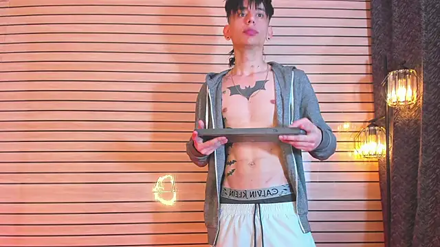 TheBatMansion online show from April 3, 2026, 10:52 pm