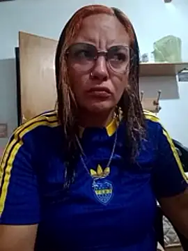 kuramaqueen online show from April 15, 2026, 3:24 am