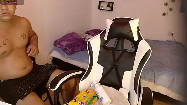 Snapshot of Couple_fantasy30 chatting on February 15, 2026, 5:04 am Couple fantasy30 online show from February 15, 2026, 5:04 am