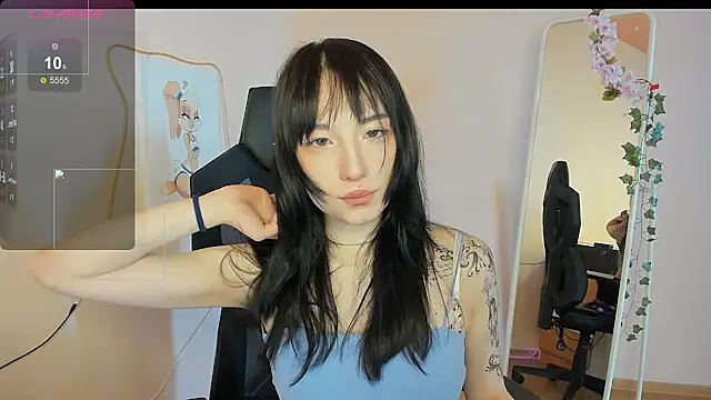 Snapshot of AliceeinWonderlanddd chatting on May 6, 2026, 2:08 am AliceeinWonderlanddd online show from May 6, 2026, 2:08 am