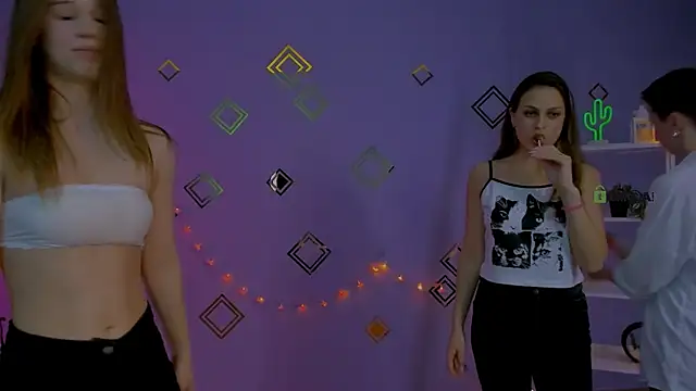 Snapshot of eira_mouse chatting on March 31, 2026, 9:10 am eira mouse online show from March 31, 2026, 9:10 am