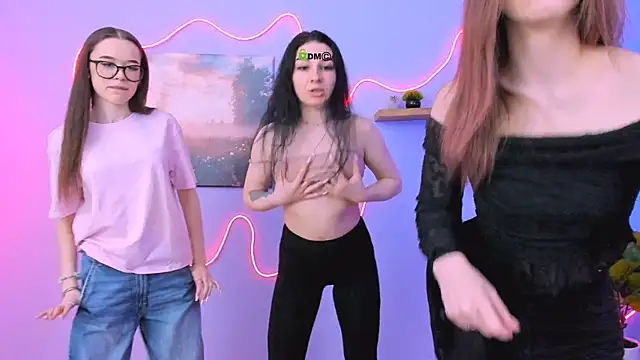 Snapshot of eira_mouse chatting on April 14, 2026, 9:04 am eira mouse online show from April 14, 2026, 9:04 am