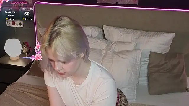 MollySoftGlow online show from March 30, 2026, 6:25 am