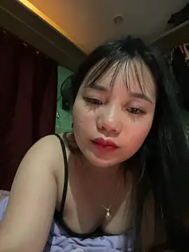  Lylyy online show from April 5, 2026, 6:49 pm