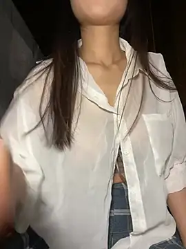 uyensexy online show from February 19, 2026, 3:19 pm