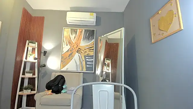 nina swaan online show from February 10, 2026, 11:47 am