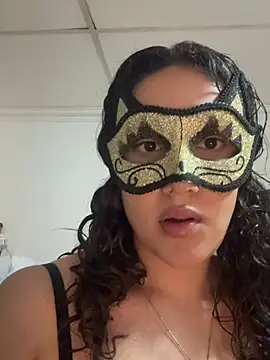 ineesdelreyy online show from April 9, 2026, 8:25 pm