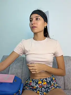 Snapshot of velvetluna_ chatting on April 30, 2026, 2:23 pm velvetluna online show from April 30, 2026, 2:23 pm