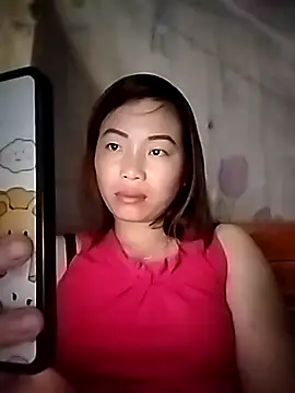 Ella-aa online show from April 3, 2026, 10:30 pm