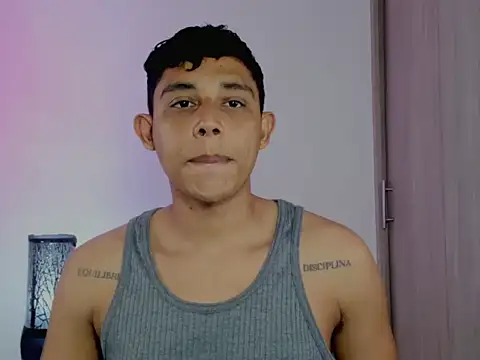 nilo2021 online show from April 19, 2026, 9:39 pm