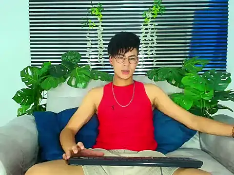 ThiiagoSaeenz online show from March 1, 2026, 4:25 am