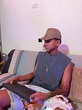 Snapshot of paulhot11 chatting on April 26, 2026, 3:59 am paulhot11 online show from April 26, 2026, 3:59 am