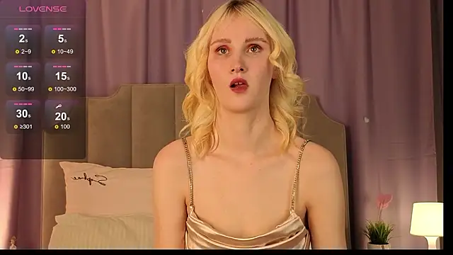 CrystalLili online show from March 23, 2026, 7:23 am