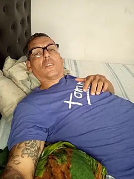 Carlos-0425 online show from May 11, 2026, 4:29 am