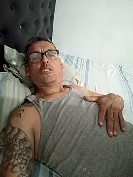 Carlos-0425 online show from May 12, 2026, 4:42 am