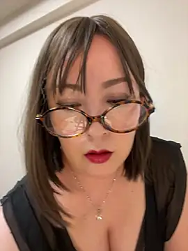 Mitsuco surflady online show from April 23, 2026, 6:21 pm