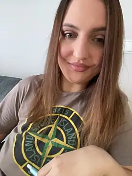 AliceDesmee online show from February 14, 2026, 11:40 am