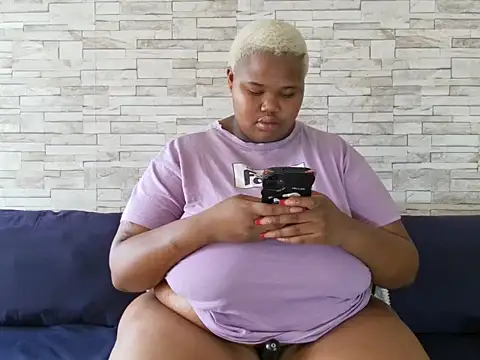 Snapshot of BustyBmw chatting on February 24, 2026, 8:56 am BustyBmw online show from February 24, 2026, 8:56 am