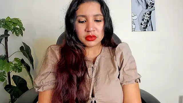 Snapshot of Victoria_Rosee chatting on February 6, 2026, 12:41 pm Victoria Rosee online show from February 6, 2026, 12:41 pm