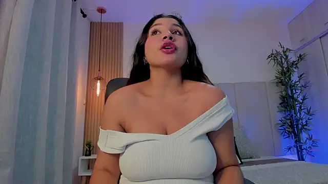 Snapshot of Victoria_Rosee chatting on June 10, 2026, 12:48 pm Victoria Rosee online show from June 10, 2026, 12:48 pm