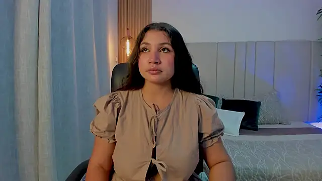 Snapshot of Victoria_Rosee chatting on June 12, 2026, 1:43 pm Victoria Rosee online show from June 12, 2026, 1:43 pm
