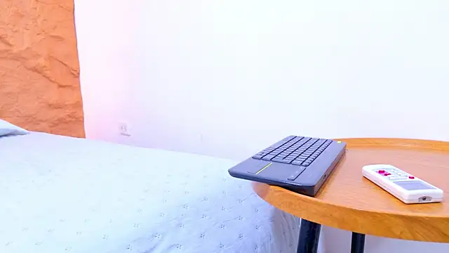 Nahomi Williams  online show from March 31, 2026, 12:49 pm