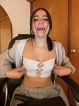 Snapshot of Valery_pink18 chatting on February 18, 2026, 2:18 am Valery pink18 online show from February 18, 2026, 2:18 am