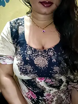 Snapshot of PARI51 chatting on May 5, 2026, 7:55 pm PARI51 online show from May 5, 2026, 7:55 pm