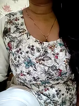 Snapshot of PARI51 chatting on July 10, 2026, 8:44 pm PARI51 online show from July 10, 2026, 8:44 pm