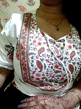Snapshot of PARI51 chatting on July 19, 2026, 7:28 pm PARI51 online show from July 19, 2026, 7:28 pm