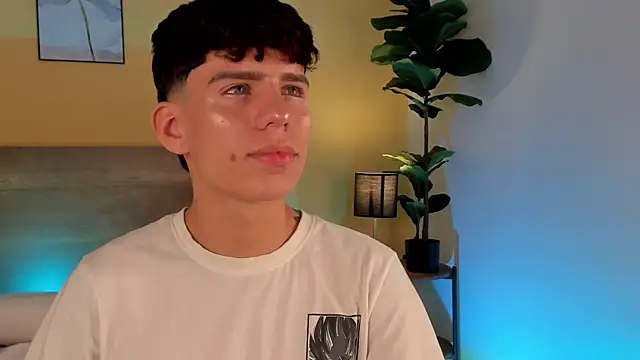 Angel eros  online show from February 12, 2026, 4:51 am