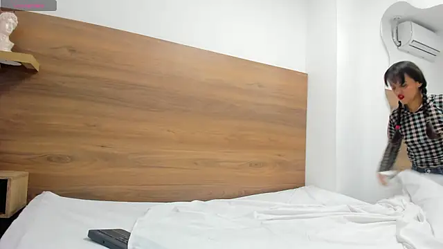 luz-miiaa online show from February 28, 2026, 11:33 am