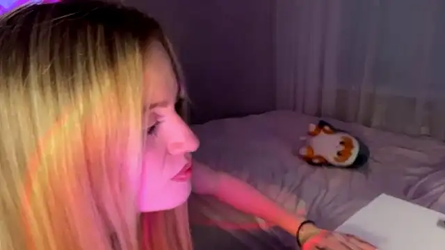 Between Eeys online show from March 2, 2026, 3:08 pm