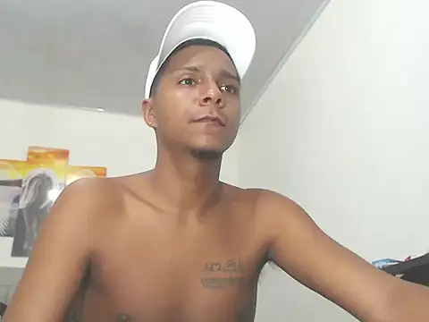 Snapshot of hotboyluxe chatting on February 12, 2026, 6:25 pm hotboyluxe online show from February 12, 2026, 6:25 pm