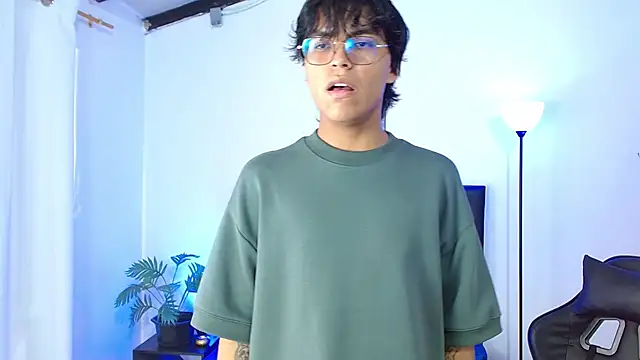 Maecum18 online show from February 5, 2026, 9:41 pm